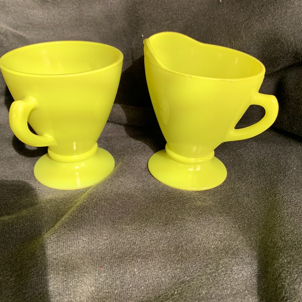 Vintage Hazel Atlas cream and sugar set
